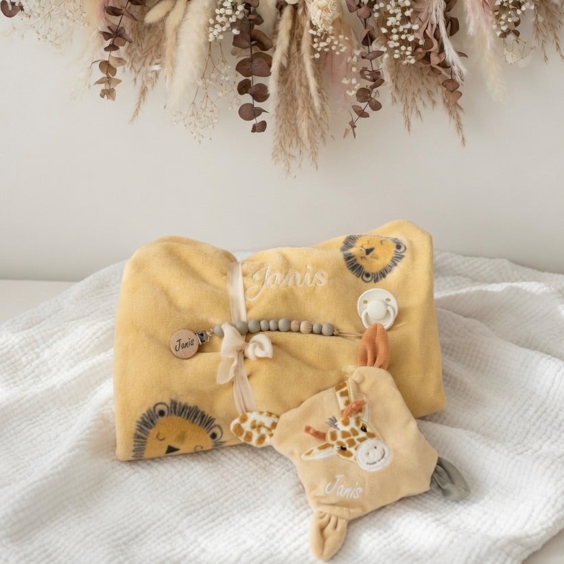 Baby Plüschdecke, Wärmekissen &amp; Nuggikette Safari personalisiert