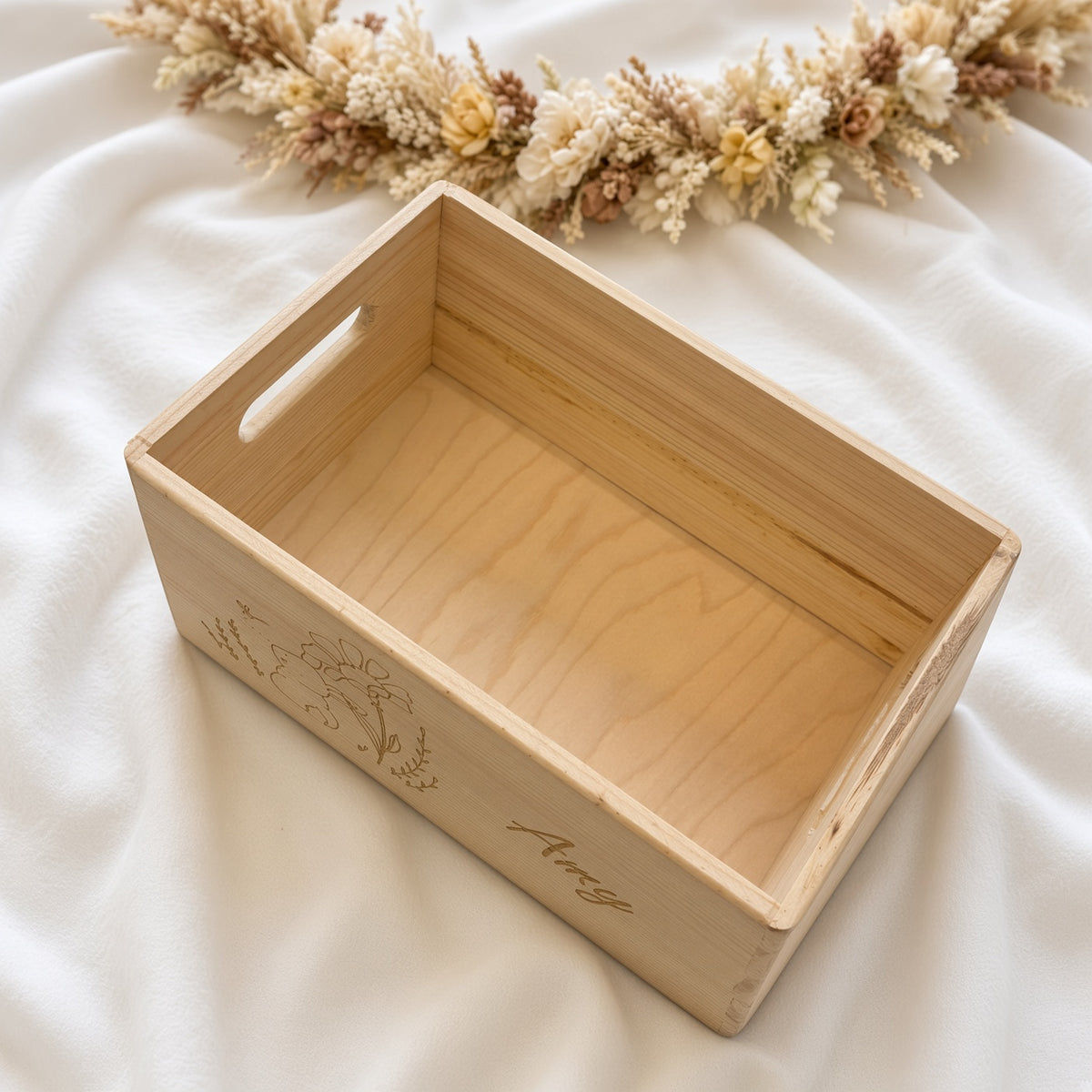 Geschenkkorb aus Holz personalisiert