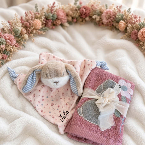 Set regalo con peluche a forma di coniglio e asciugamano personalizzato di Sterntaler