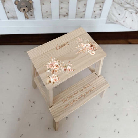Tabouret coloré personnalisé avec des fleurs séchées