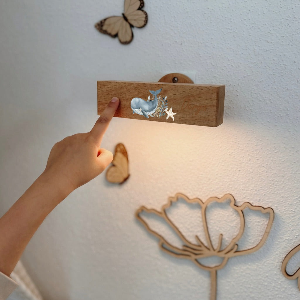 Wandlicht Wal bunt personalisiert