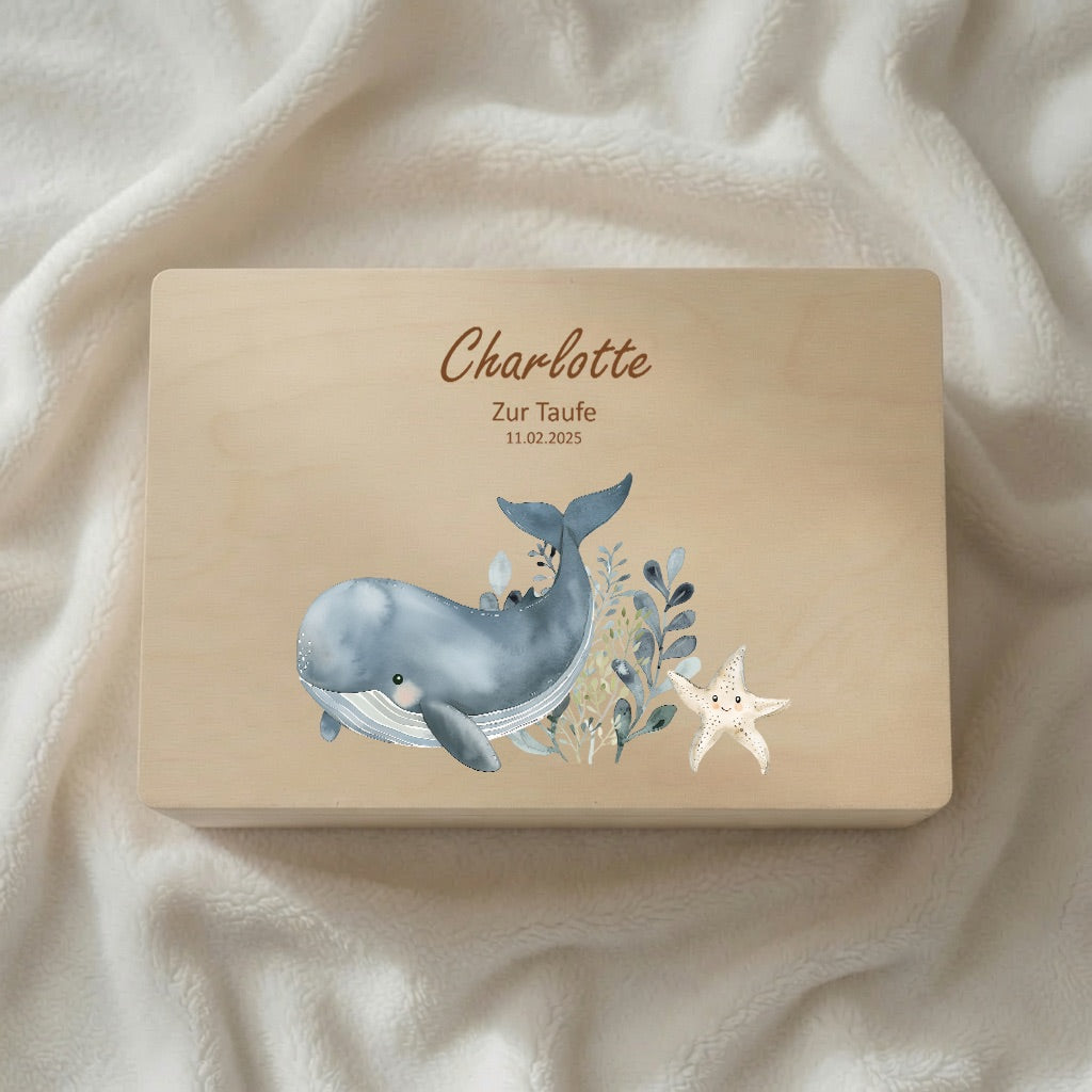 Boîte à souvenirs personnalisée avec une baleine colorée pour un baptême