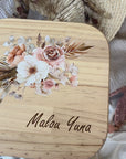 Farbiger Kinderhocker personalisiert Trockenblumen