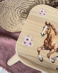 Farbiger Kinderhocker personalisiert Pferd