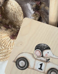Erinnerungskiste, Kinderhocker & Babyrassel Elefanten Rennfahrer Set